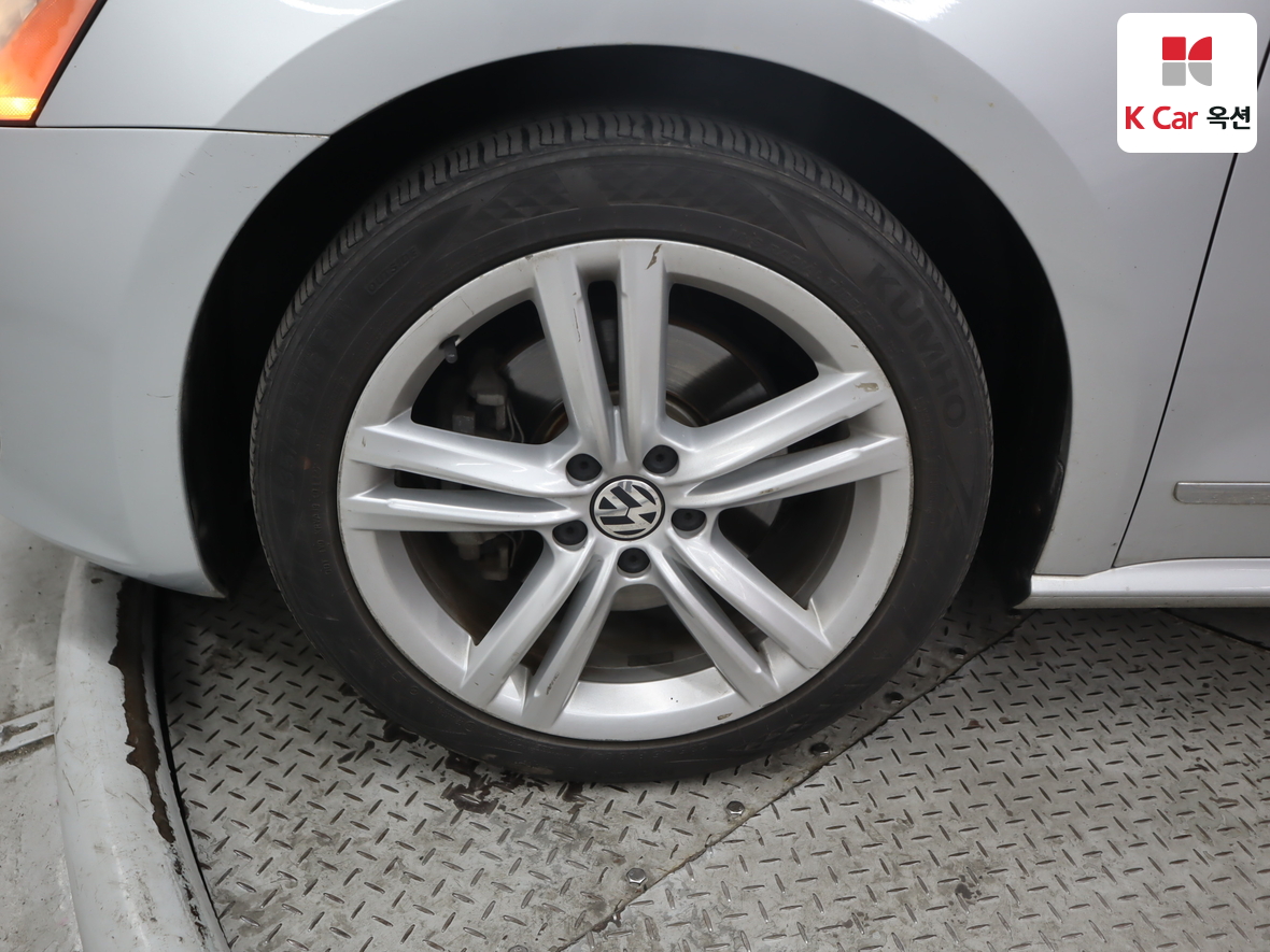 Volkswagen Passat - 48
