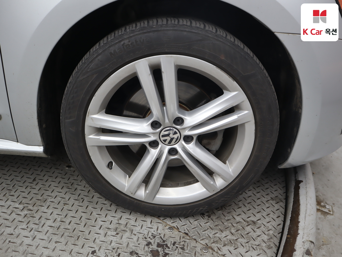Volkswagen Passat - 51