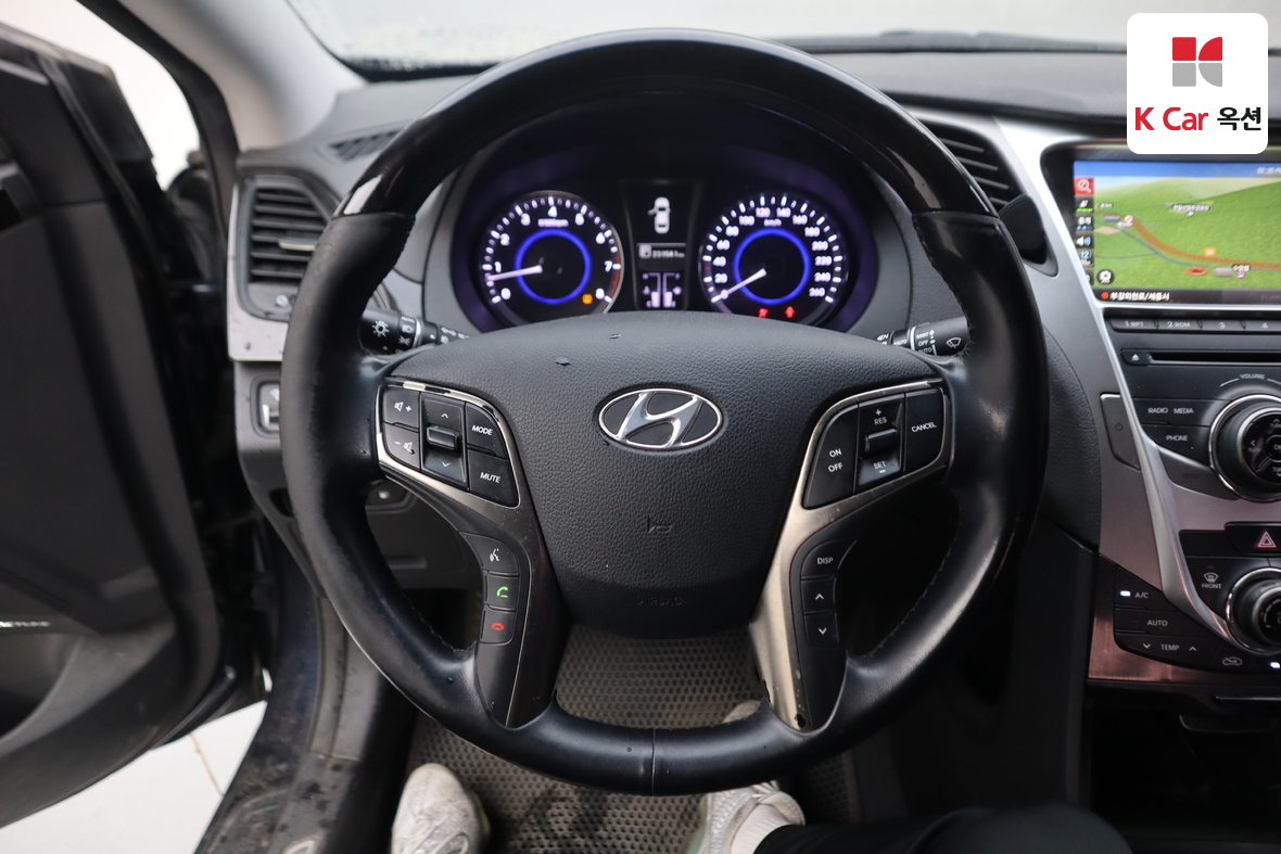 Hyundai AZERA 2014 - Image 10