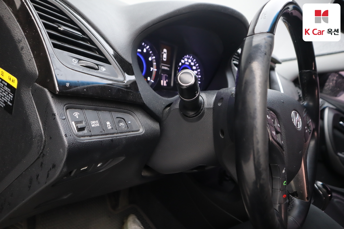 Hyundai AZERA 2014 - Image 9