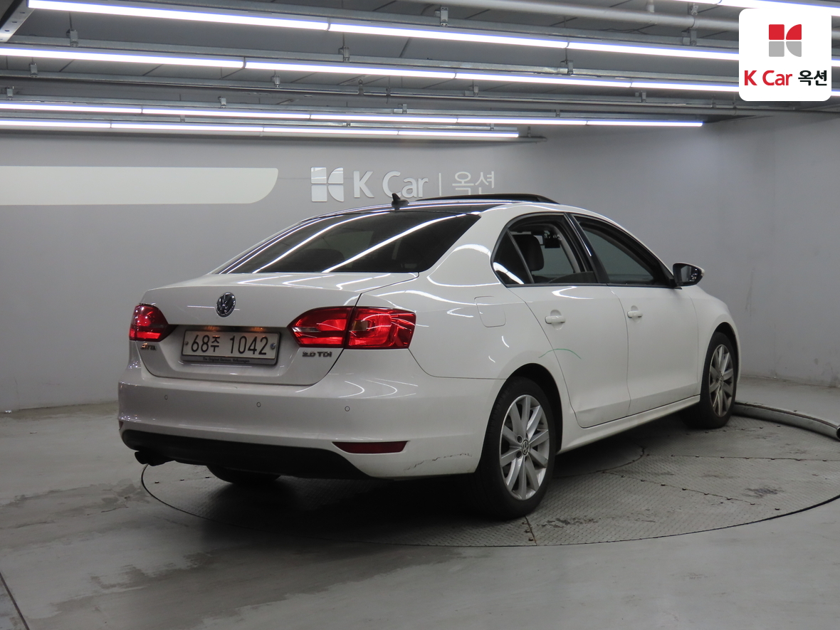 Volkswagen Jetta - 2