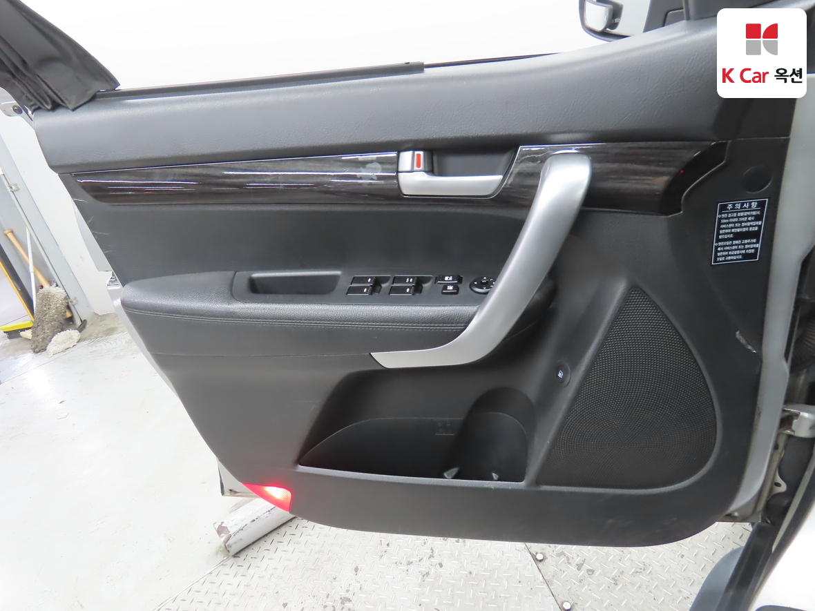 كيا سورينتو 2011 - صورة 8