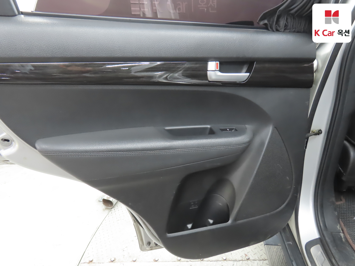 كيا سورينتو 2011 - صورة 25