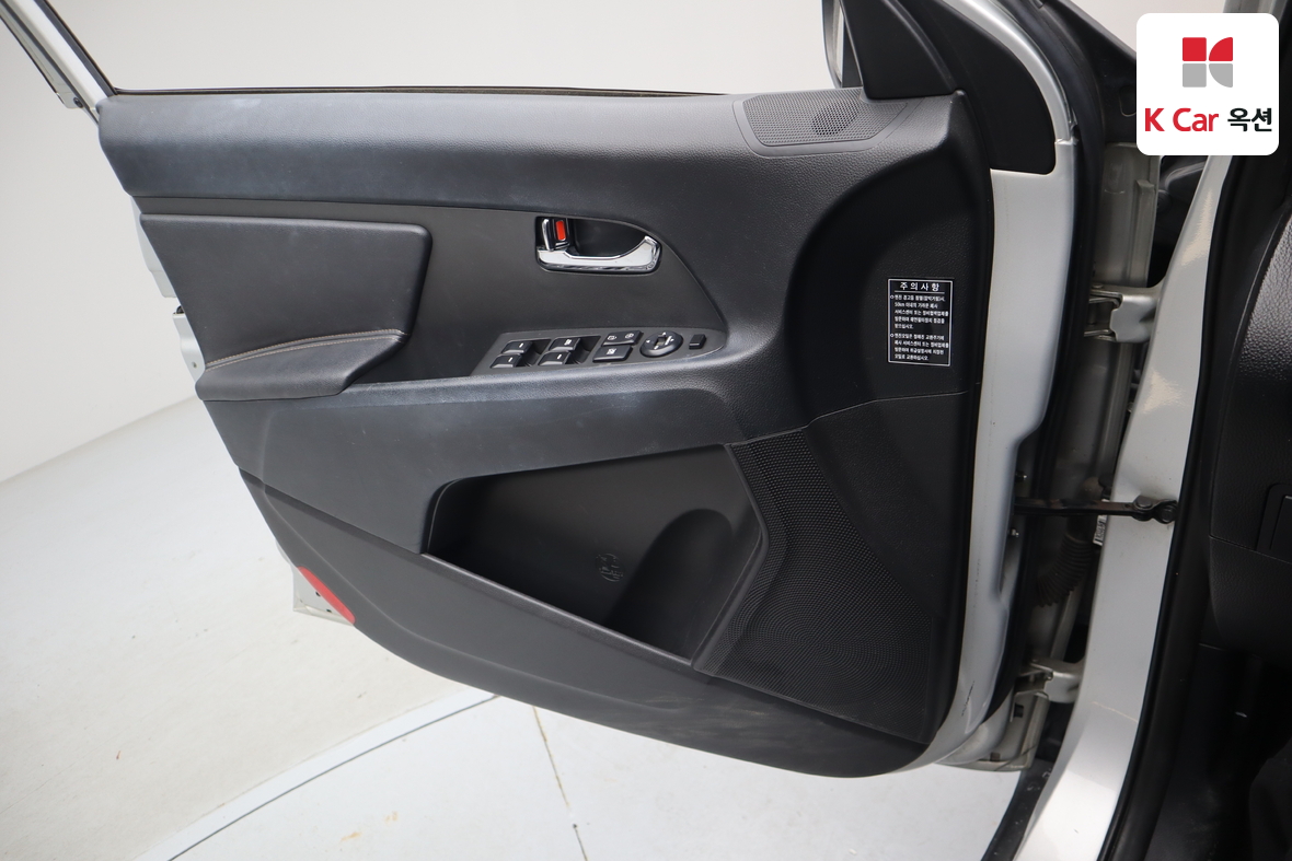 Kia Sportage 2012 - Image 8