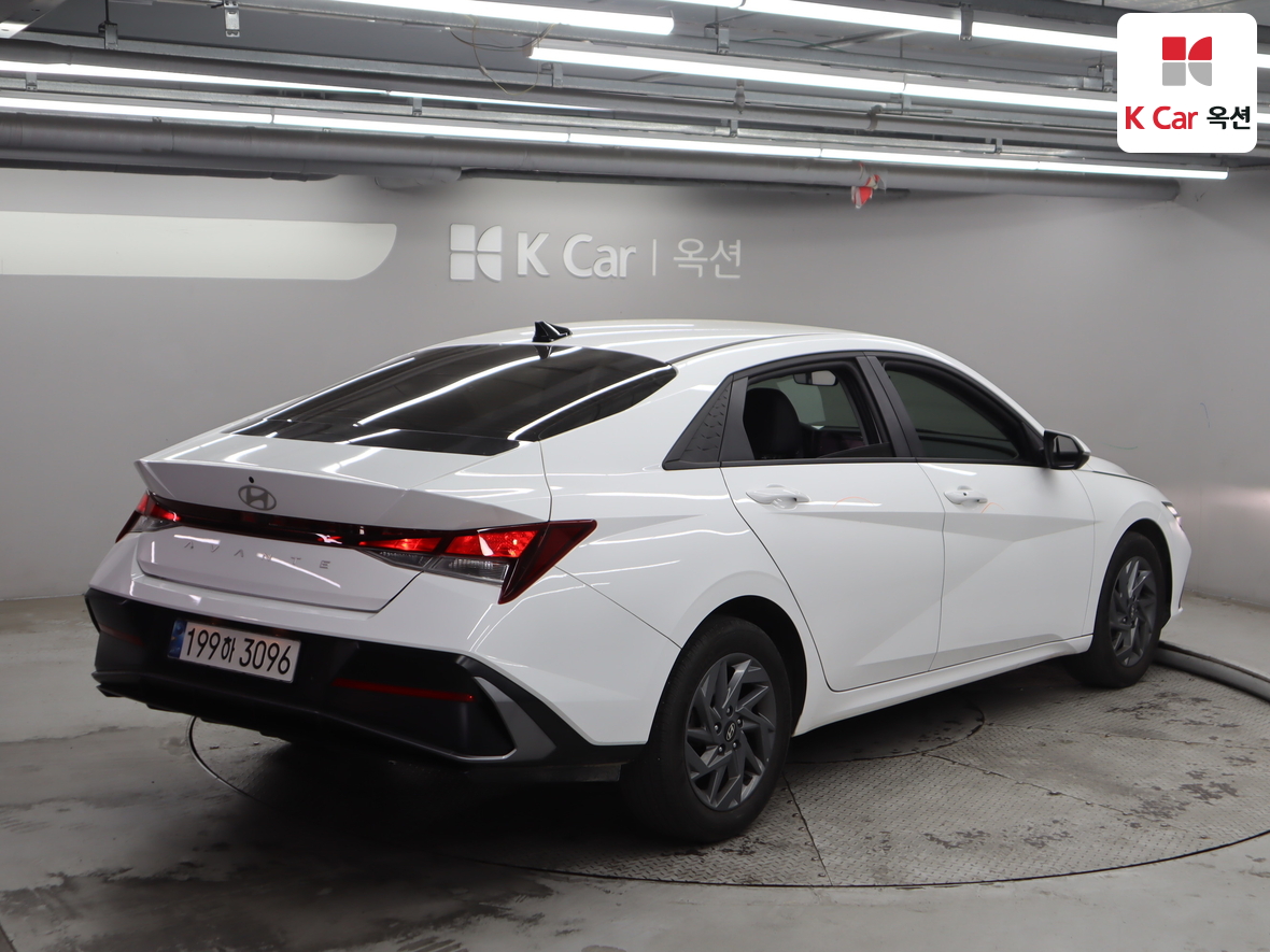 Hyundai Elantra 2024 - Image 2