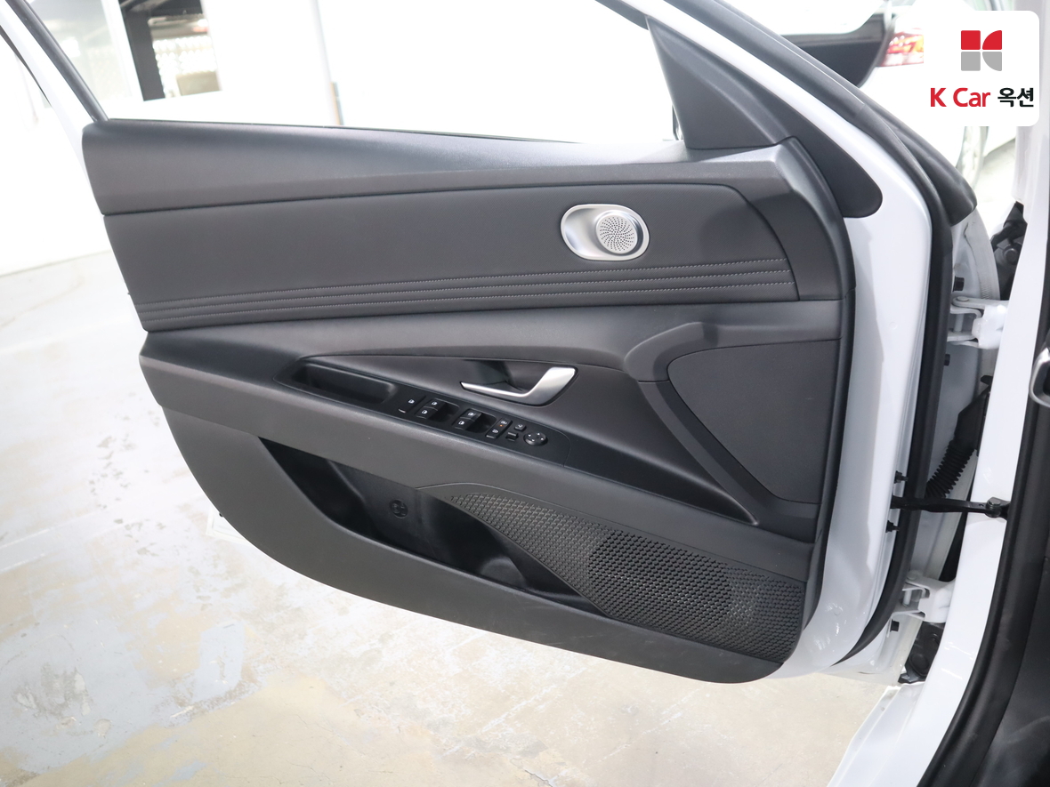 Hyundai Elantra 2024 - Image 8