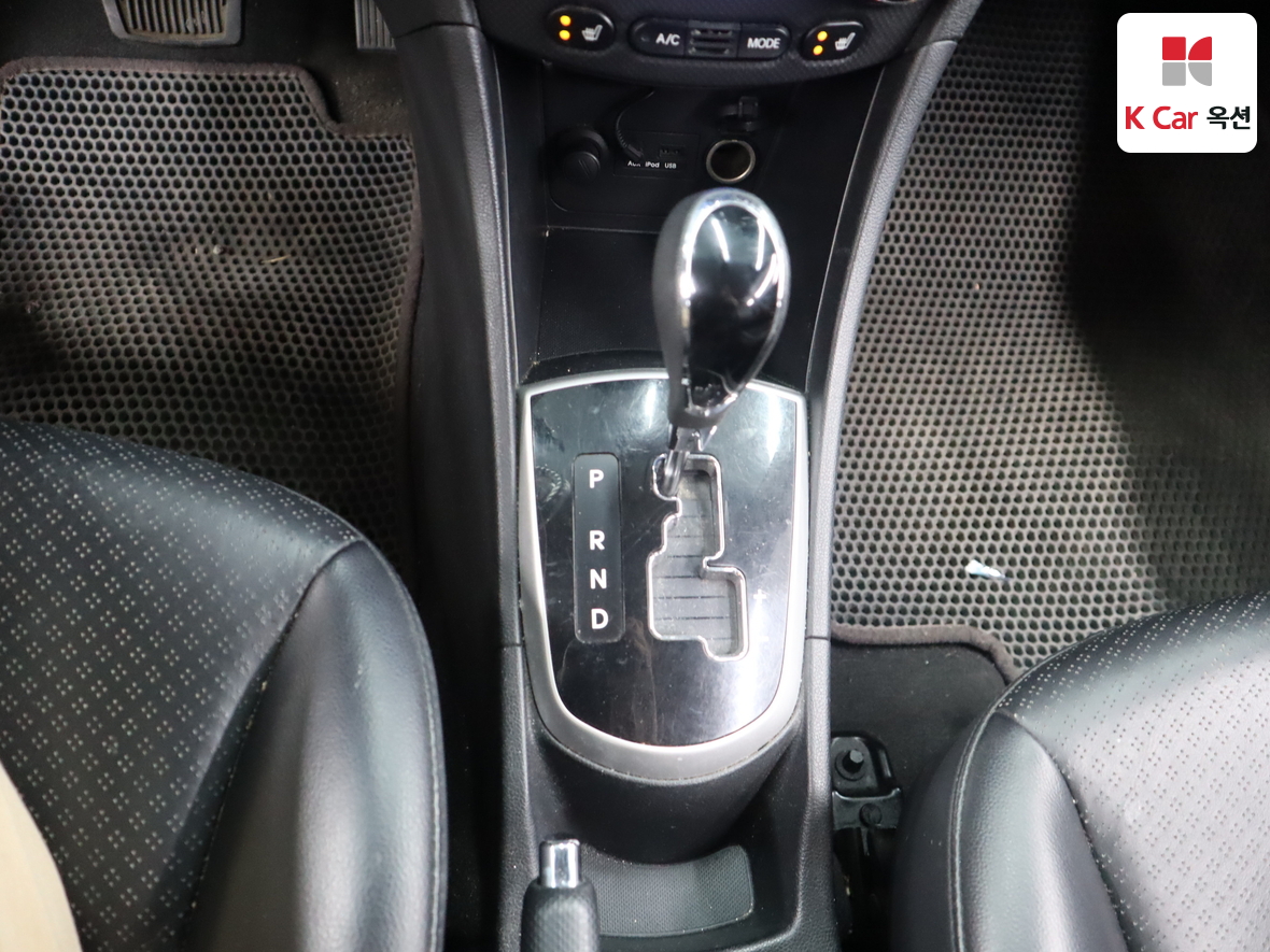 هيونداي أكسنت 2012 - صورة 16