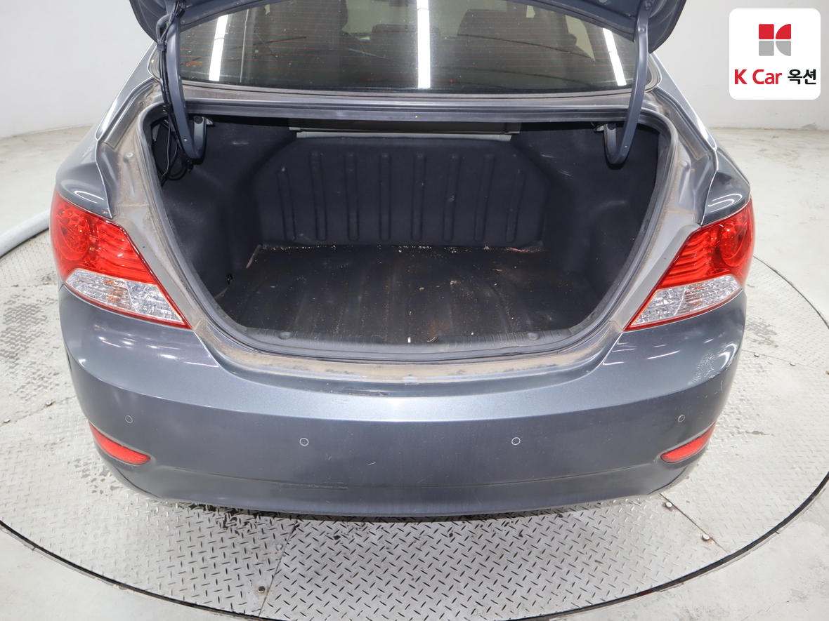 هيونداي أكسنت 2012 - صورة 23