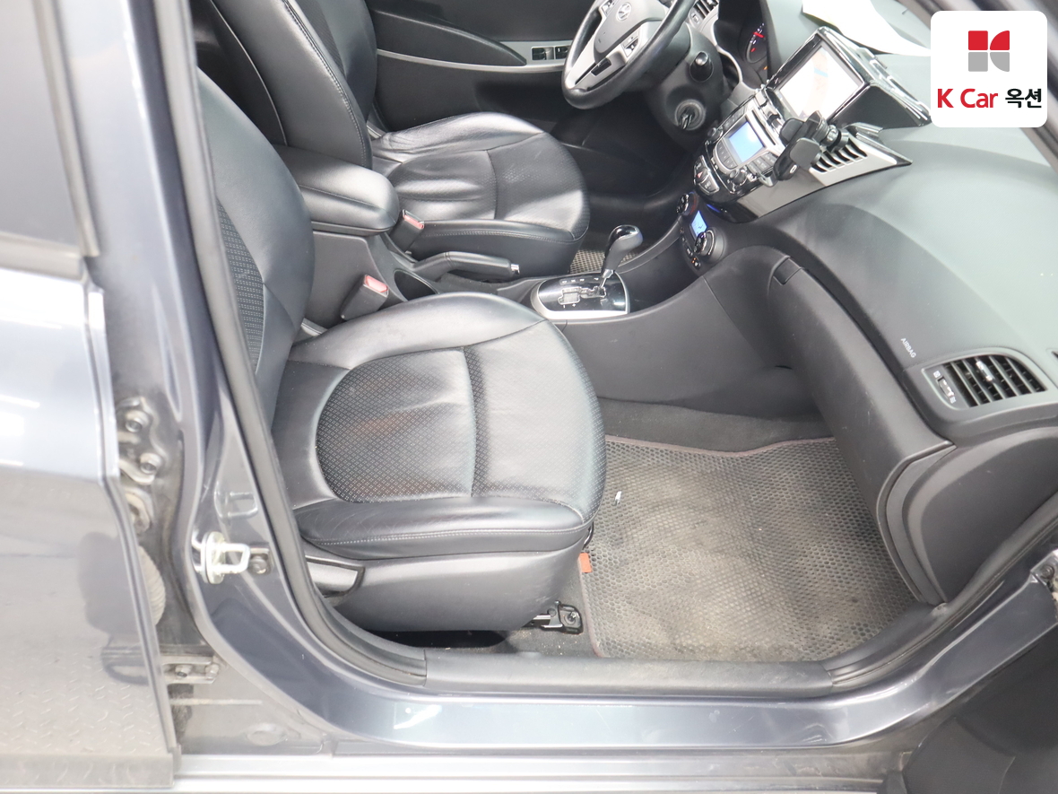 هيونداي أكسنت 2012 - صورة 27