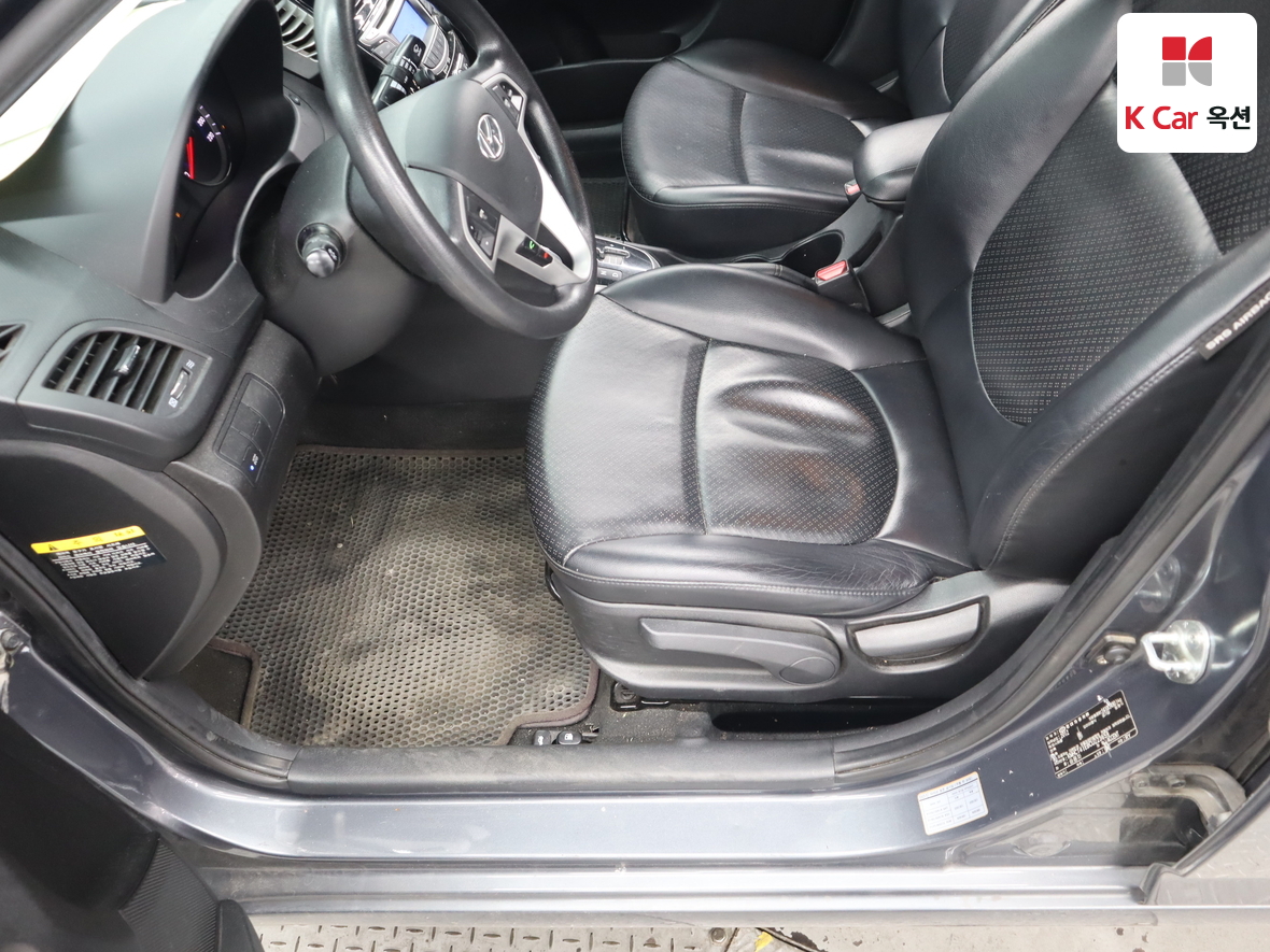 هيونداي أكسنت 2012 - صورة 17