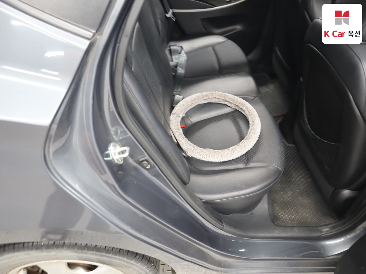 هيونداي أكسنت 2012 - صورة 25