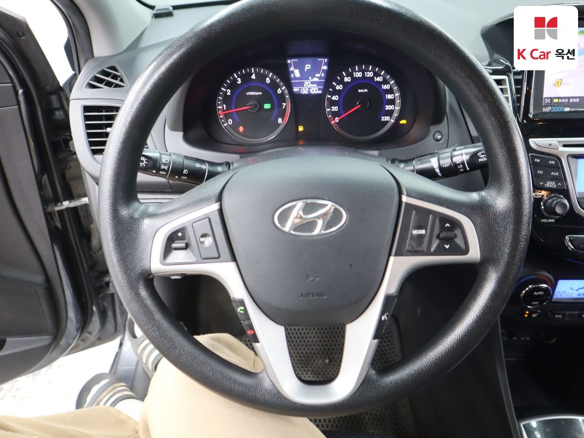 هيونداي أكسنت 2012 - صورة 10