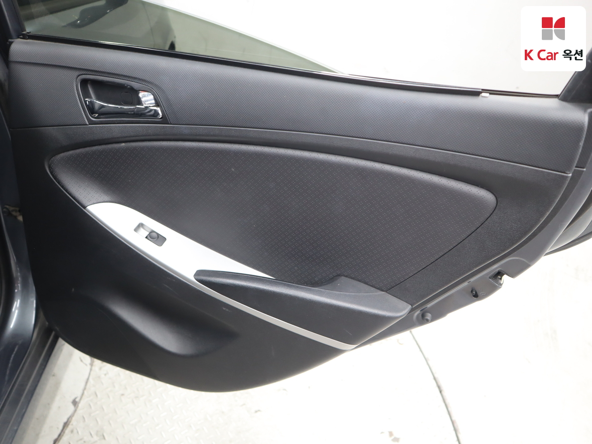 هيونداي أكسنت 2012 - صورة 24