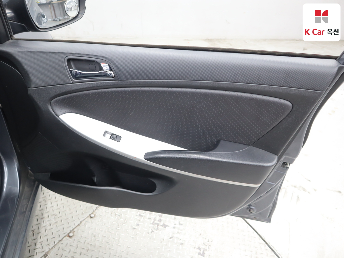 هيونداي أكسنت 2012 - صورة 26