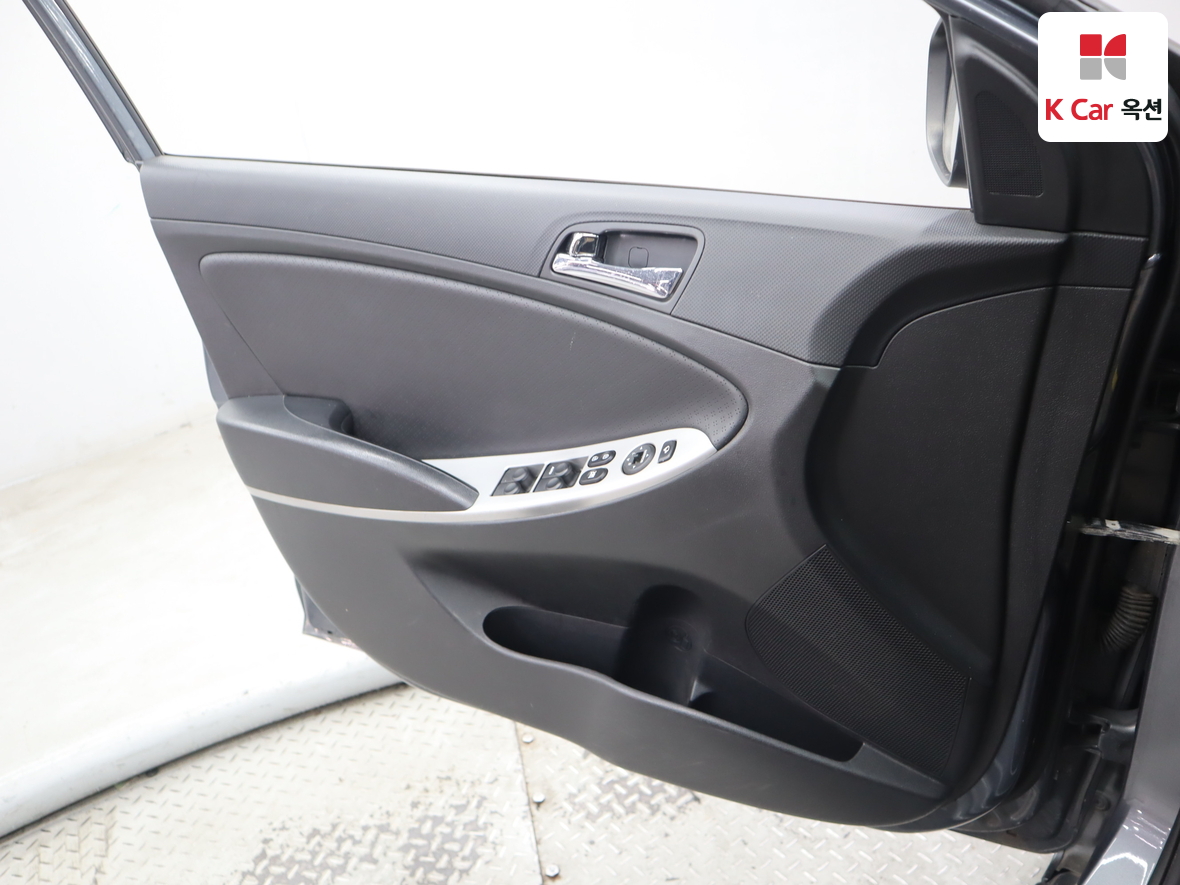 هيونداي أكسنت 2012 - صورة 8