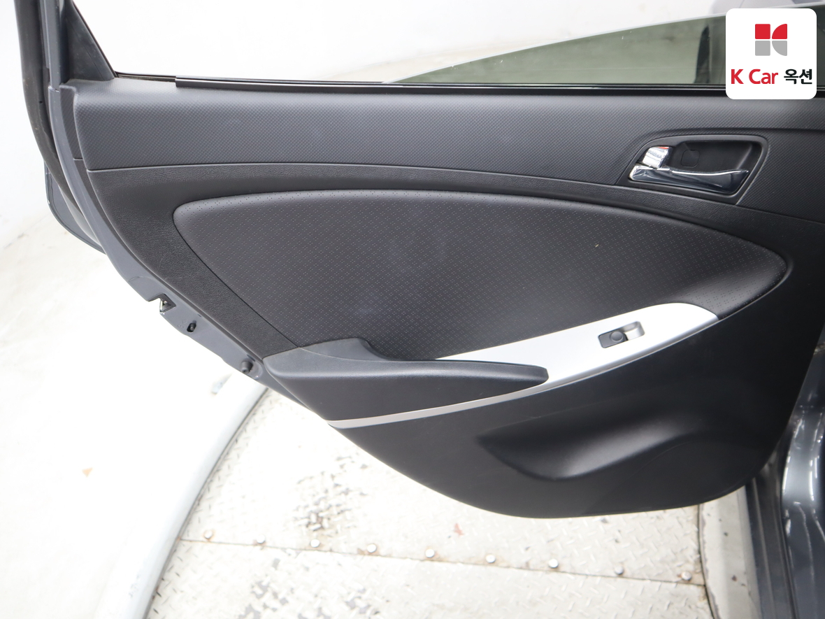 هيونداي أكسنت 2012 - صورة 20