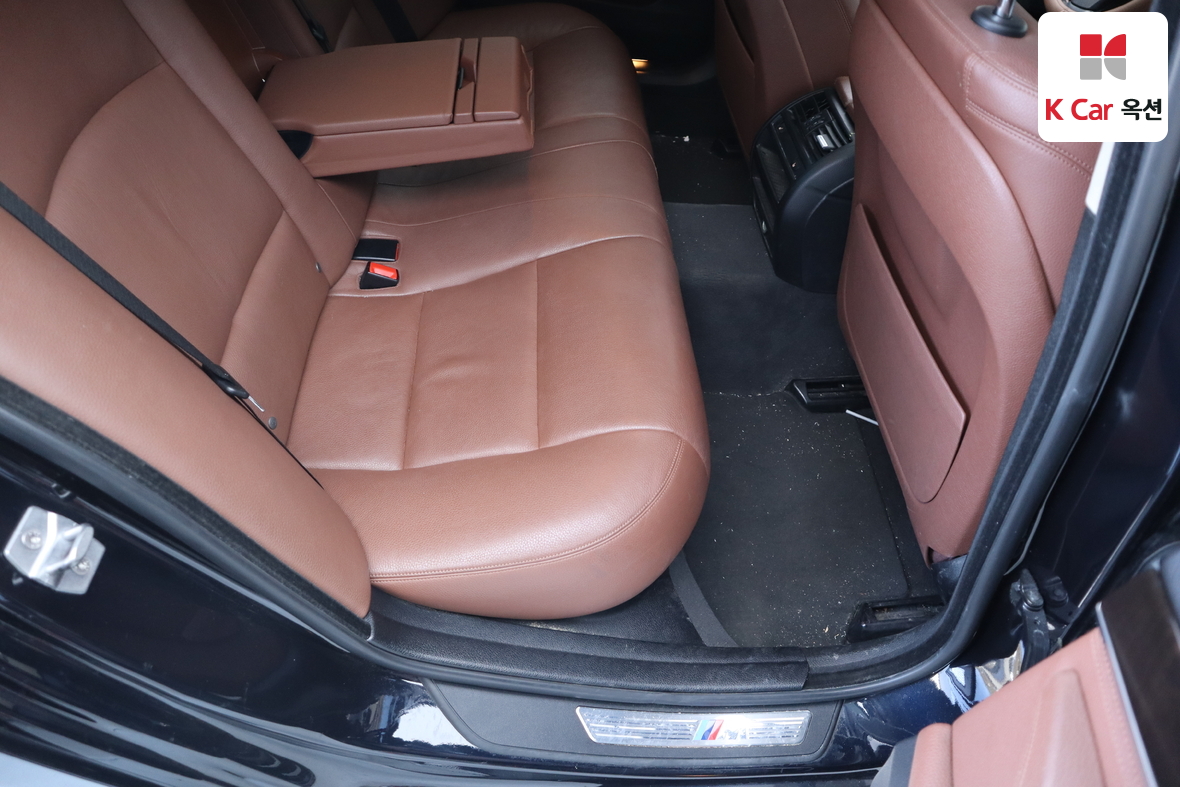 BMW 5 Series - 32