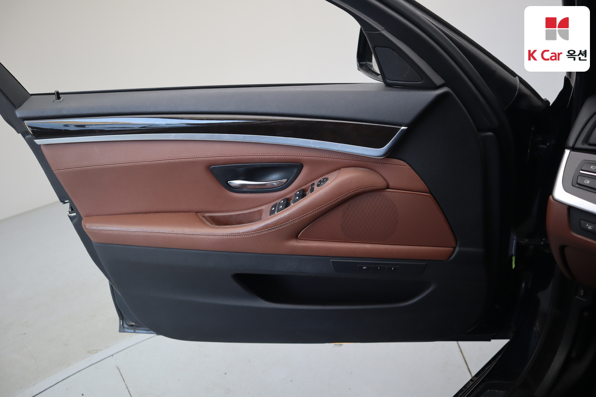 BMW 5 Series - 8