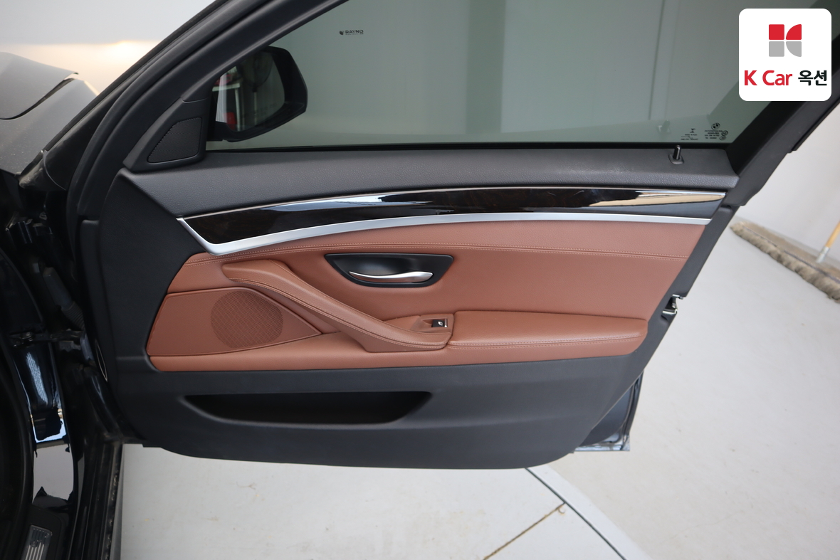 BMW 5 Series - 33