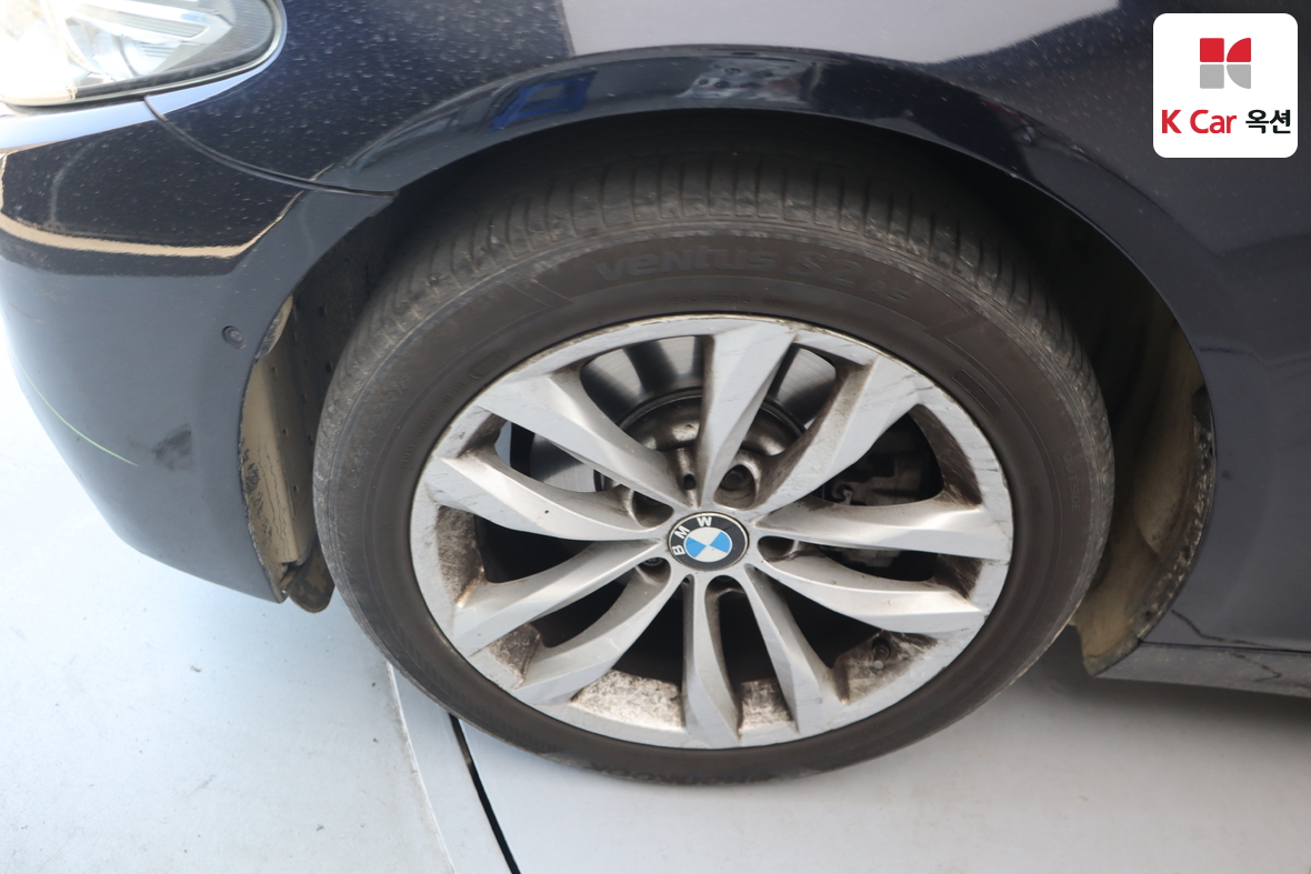 BMW 5 Series - 48