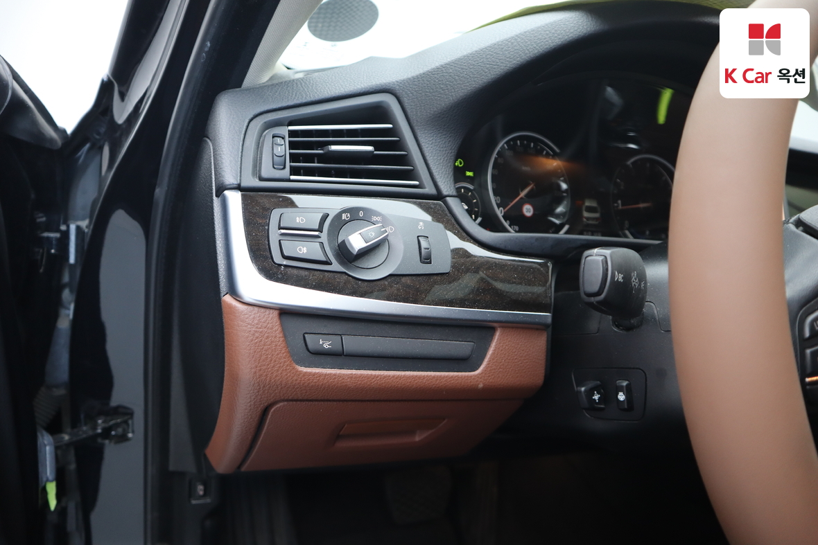 BMW 5 Series - 9