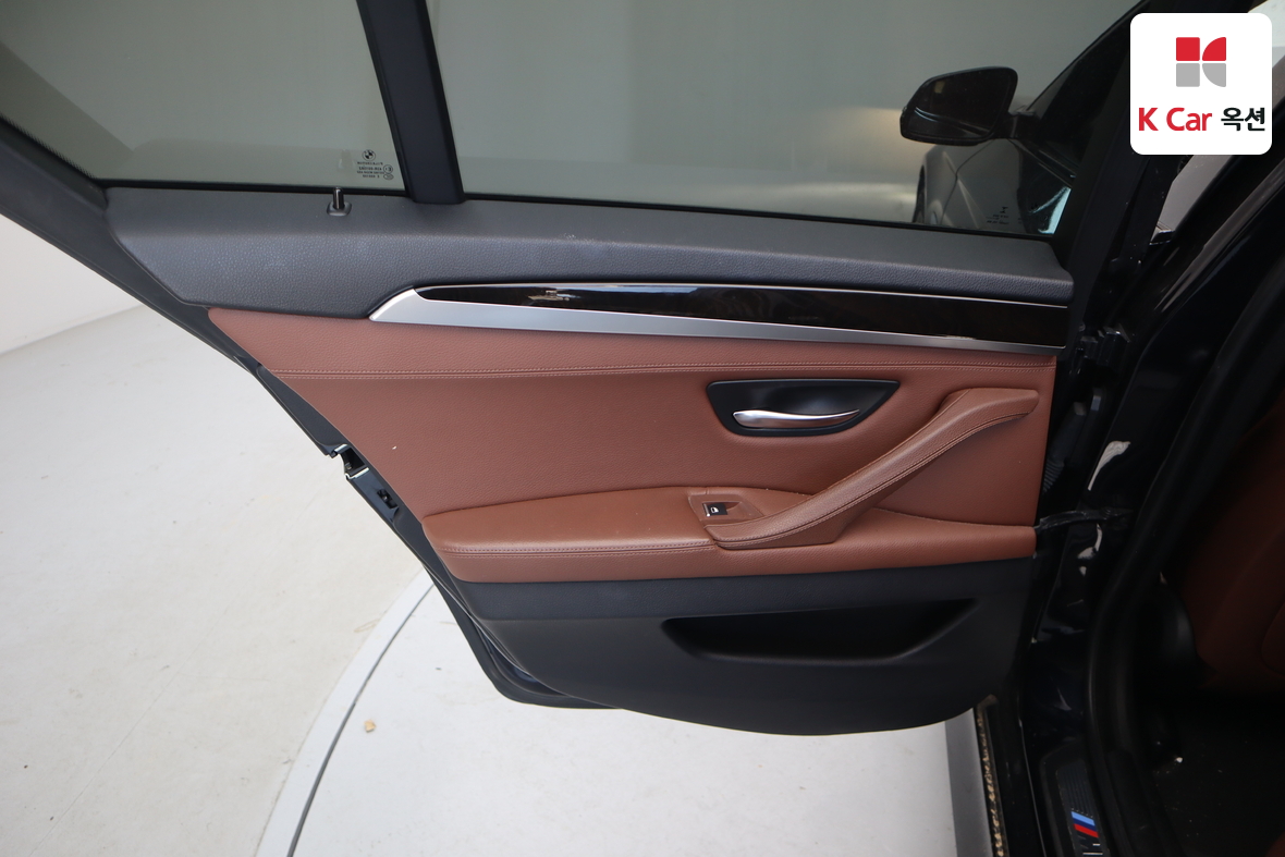BMW 5 Series - 23