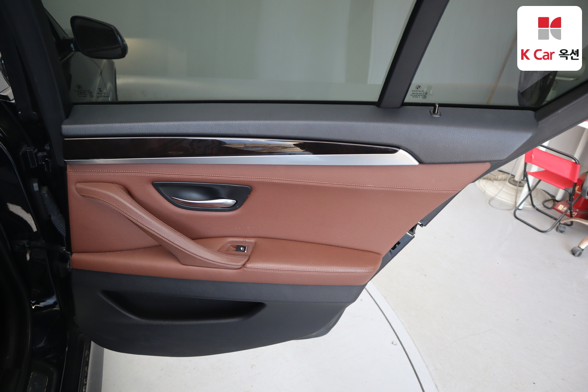 BMW 5 Series - 31