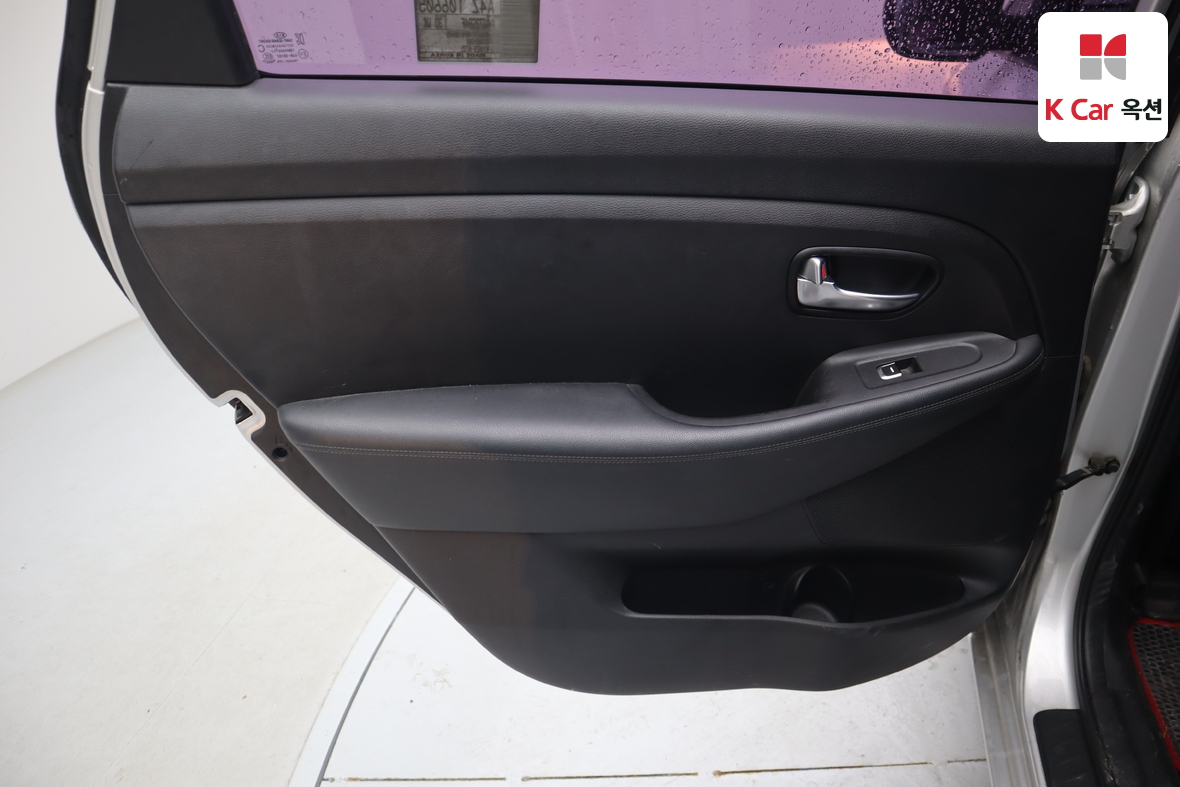 Kia Carens - 22