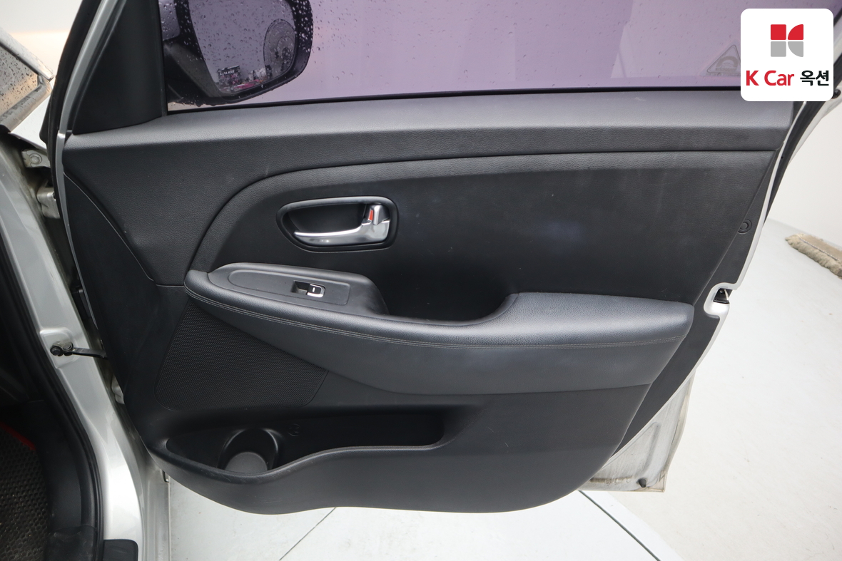 Kia Carens - 29