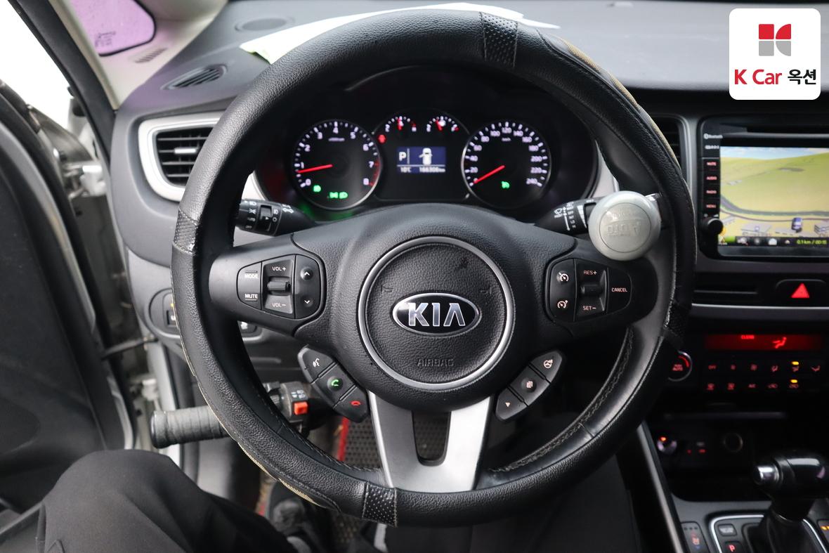 Kia Carens - 10