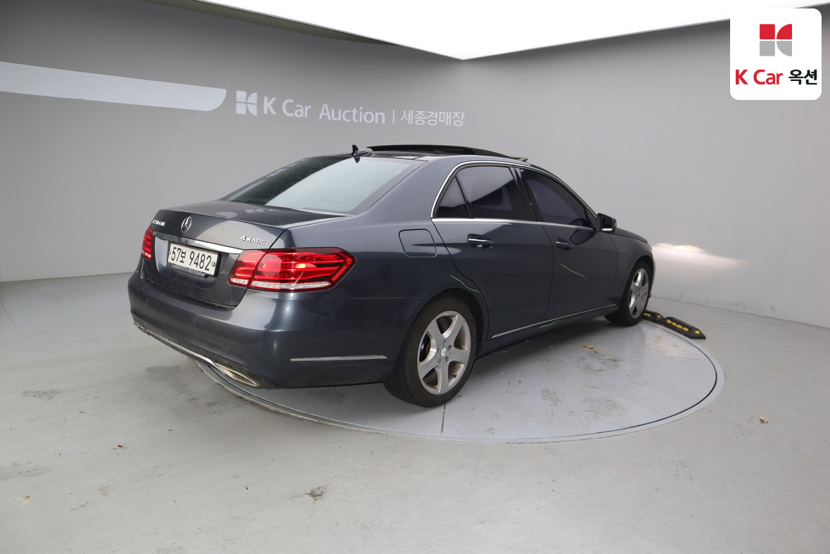 مرسيدس بنز إي كلاس 2014 - صورة 2