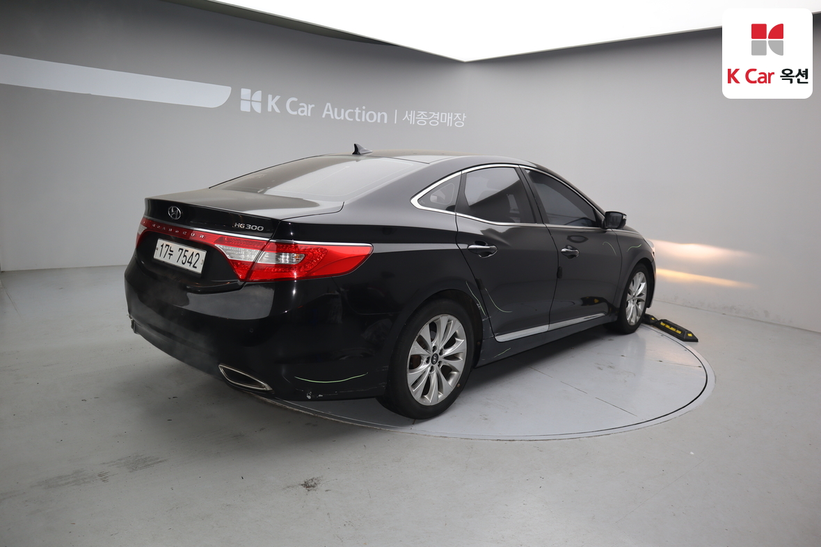 Hyundai AZERA 2011 - Image 2