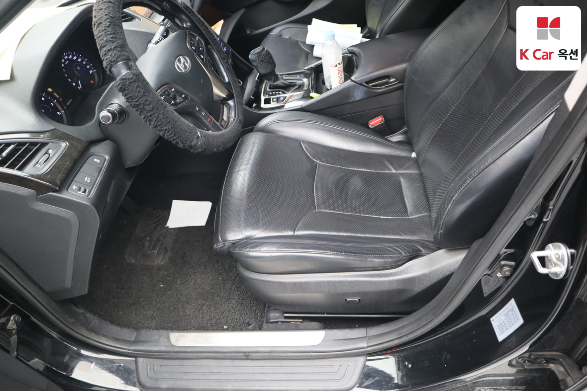 Hyundai AZERA 2011 - Image 18