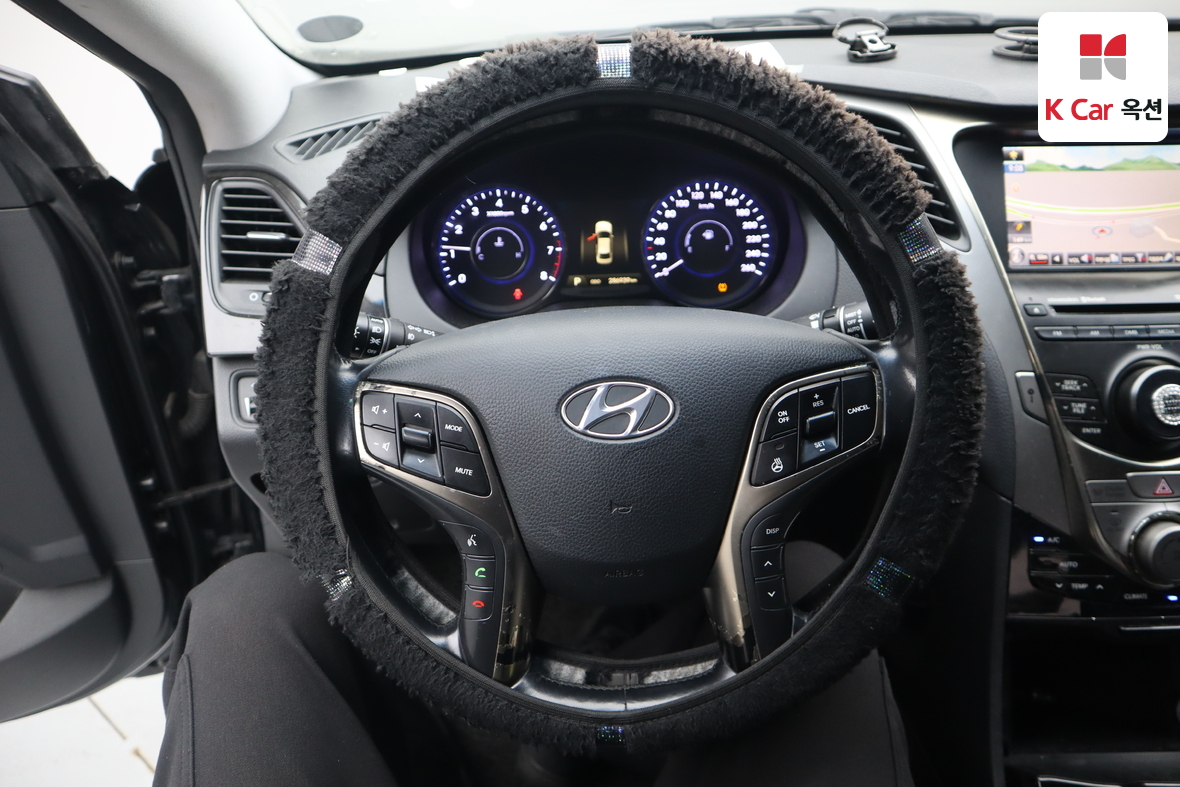 Hyundai AZERA 2011 - Image 10