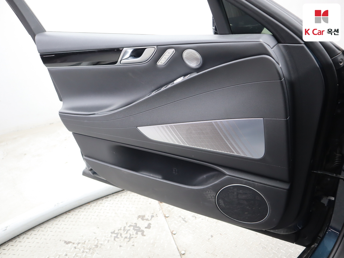Genesis G80 - 8