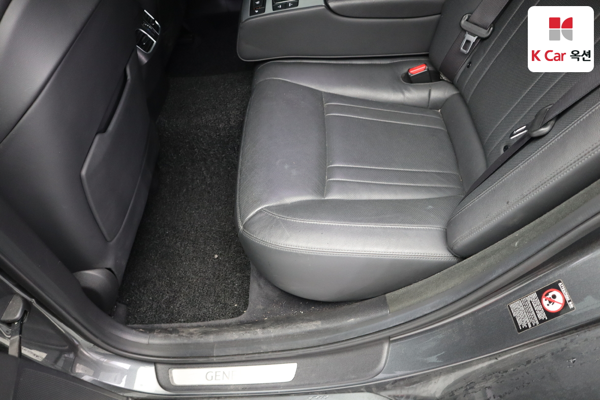 Genesis G80 2017 - Image 23