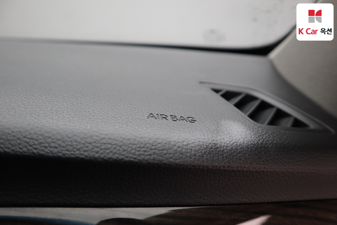 Genesis G80 2017 - Image 32