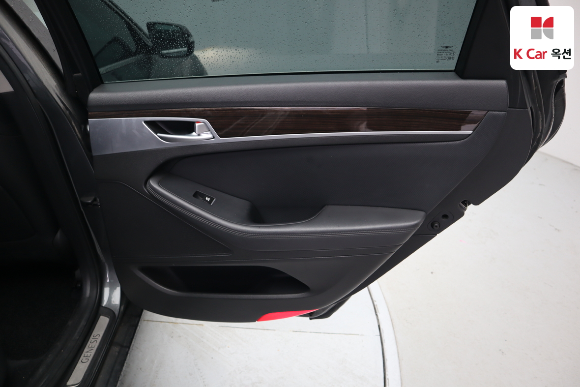 Genesis G80 2017 - Image 28