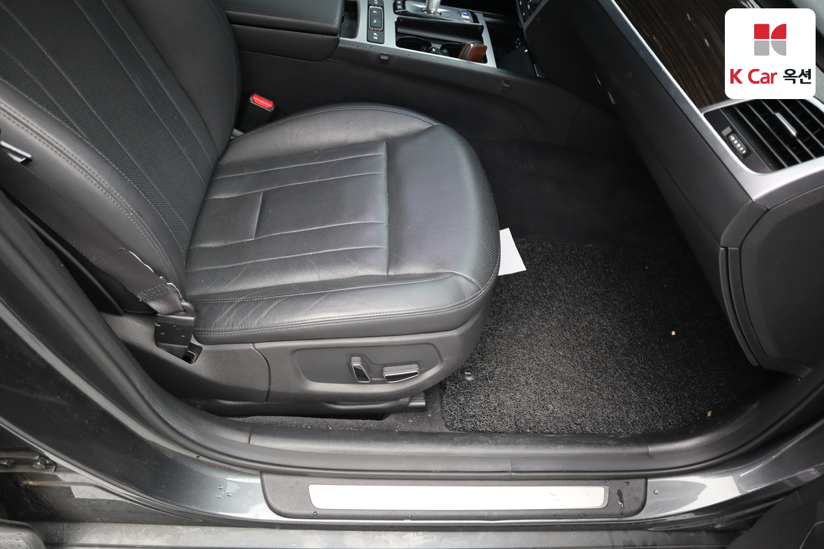 Genesis G80 2017 - Image 31