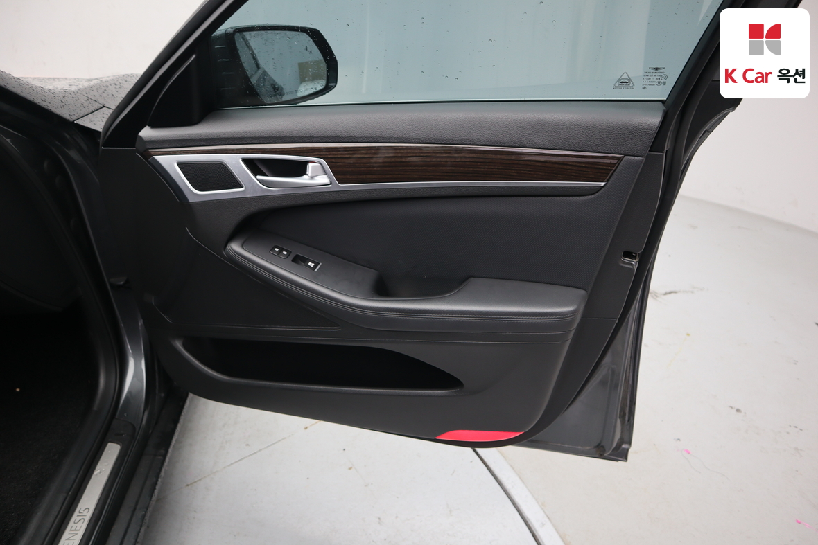 Genesis G80 2017 - Image 30