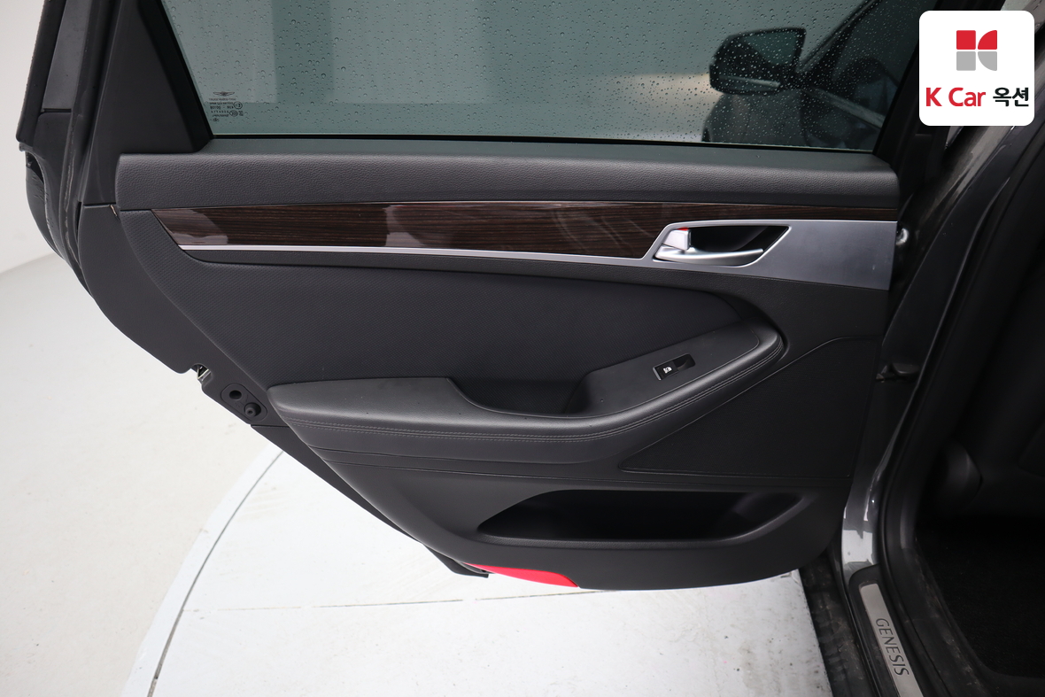 Genesis G80 2017 - Image 22