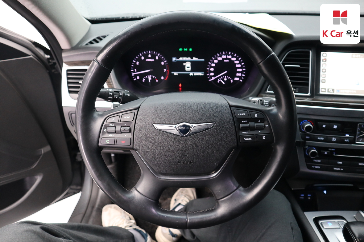 Genesis G80 2017 - Image 10