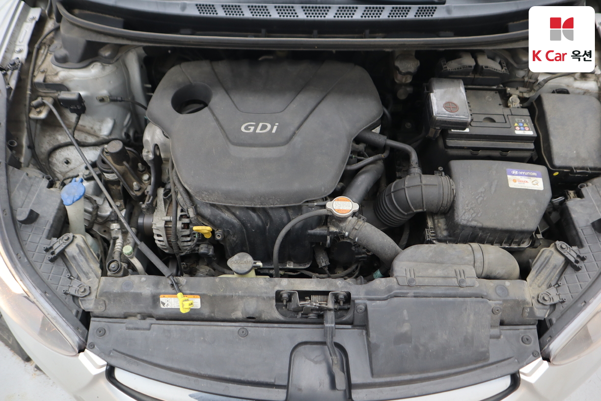 Hyundai Elantra - 31