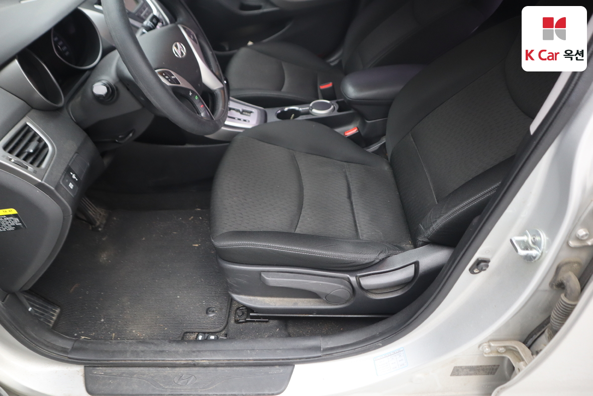 Hyundai Elantra - 19