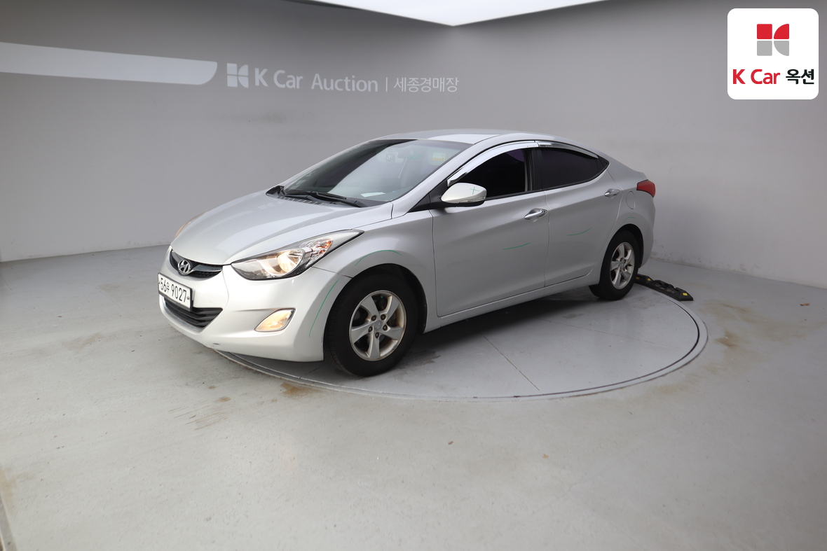 Hyundai Elantra - 1
