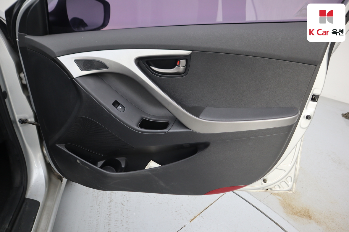 Hyundai Elantra - 27