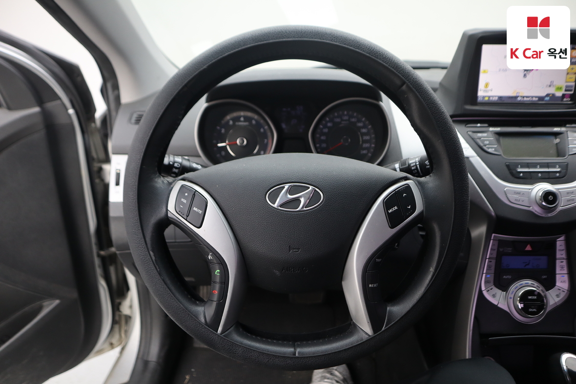 Hyundai Elantra - 10