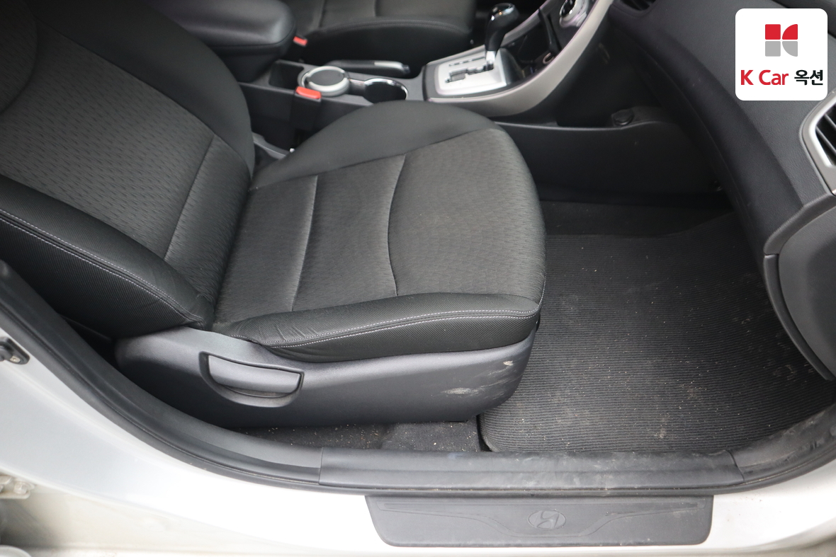 Hyundai Elantra - 28