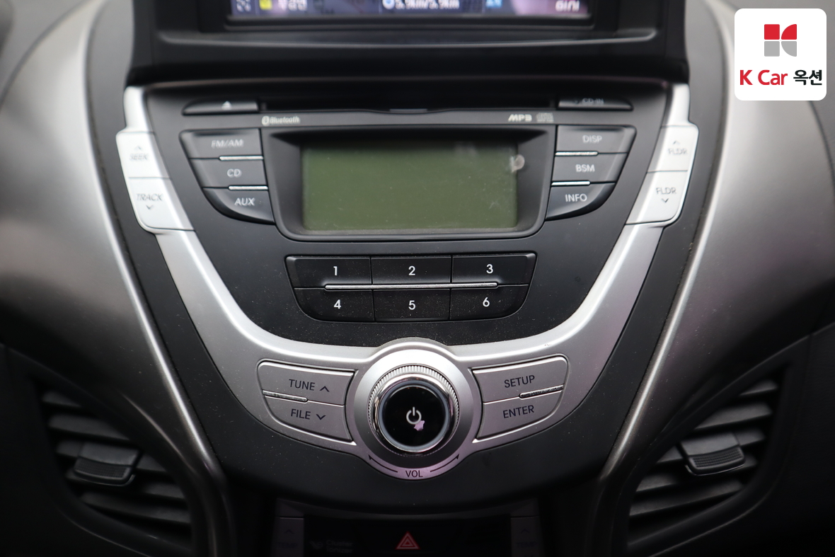 Hyundai Elantra - 14