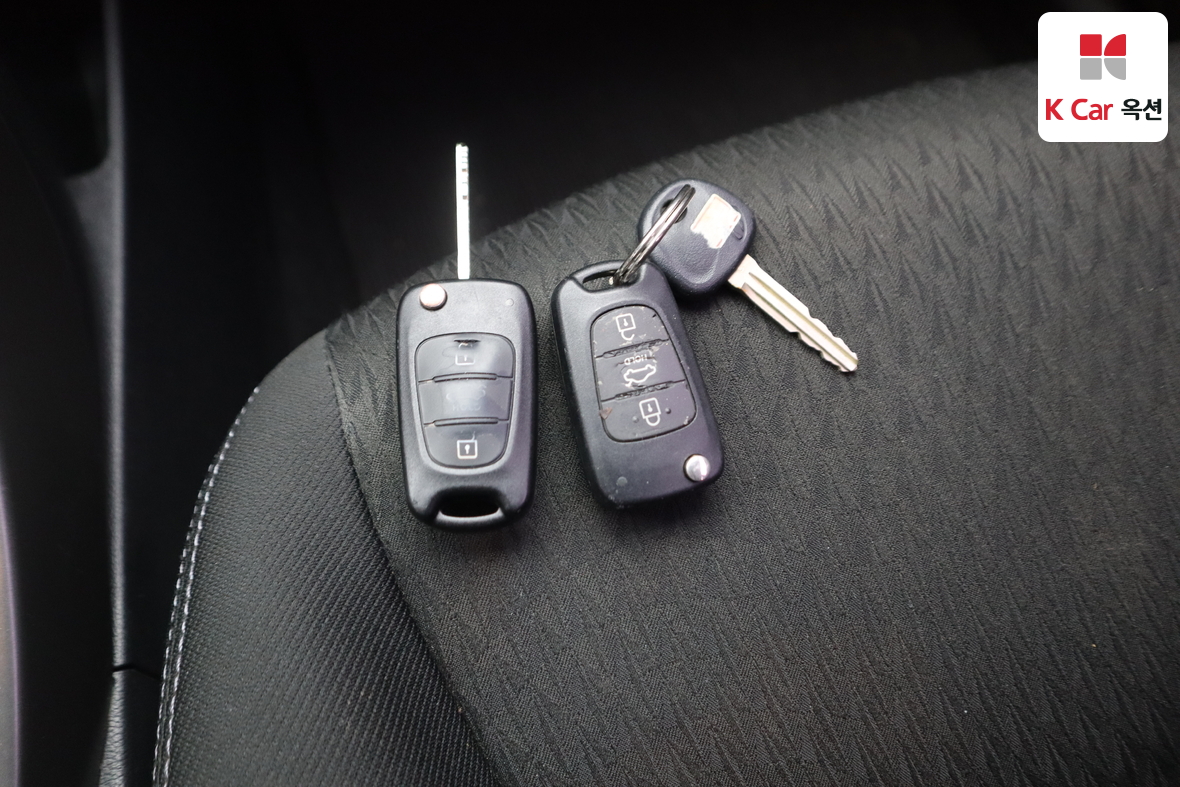 Hyundai Elantra - 17